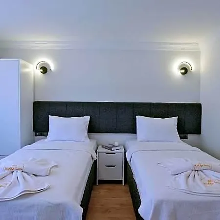 Ξενοδοχείο Miralya 3*